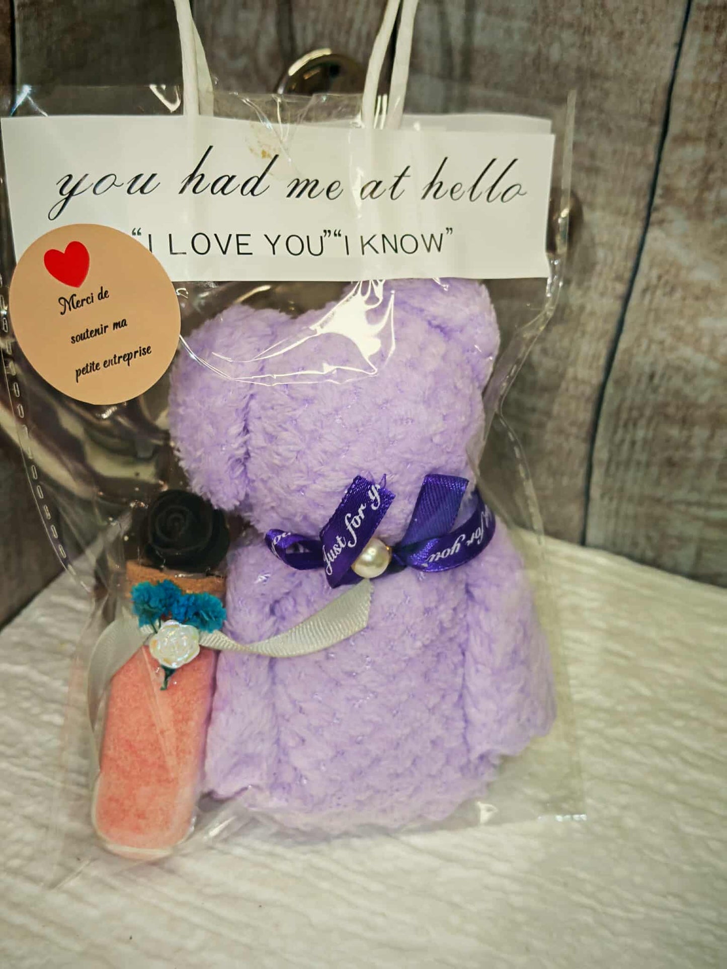 Coffret Cadeau “You Had Me at Hello” – Ourson Serviette & Fiole Bien-Être