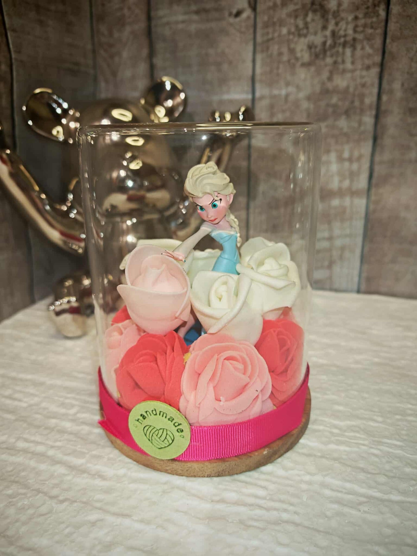 Cloche en verre artisanale – “Reine des Neiges &amp; Roses éternelles”