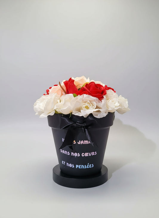 Hommage fleuri & durable – Pot funéraire artisanal