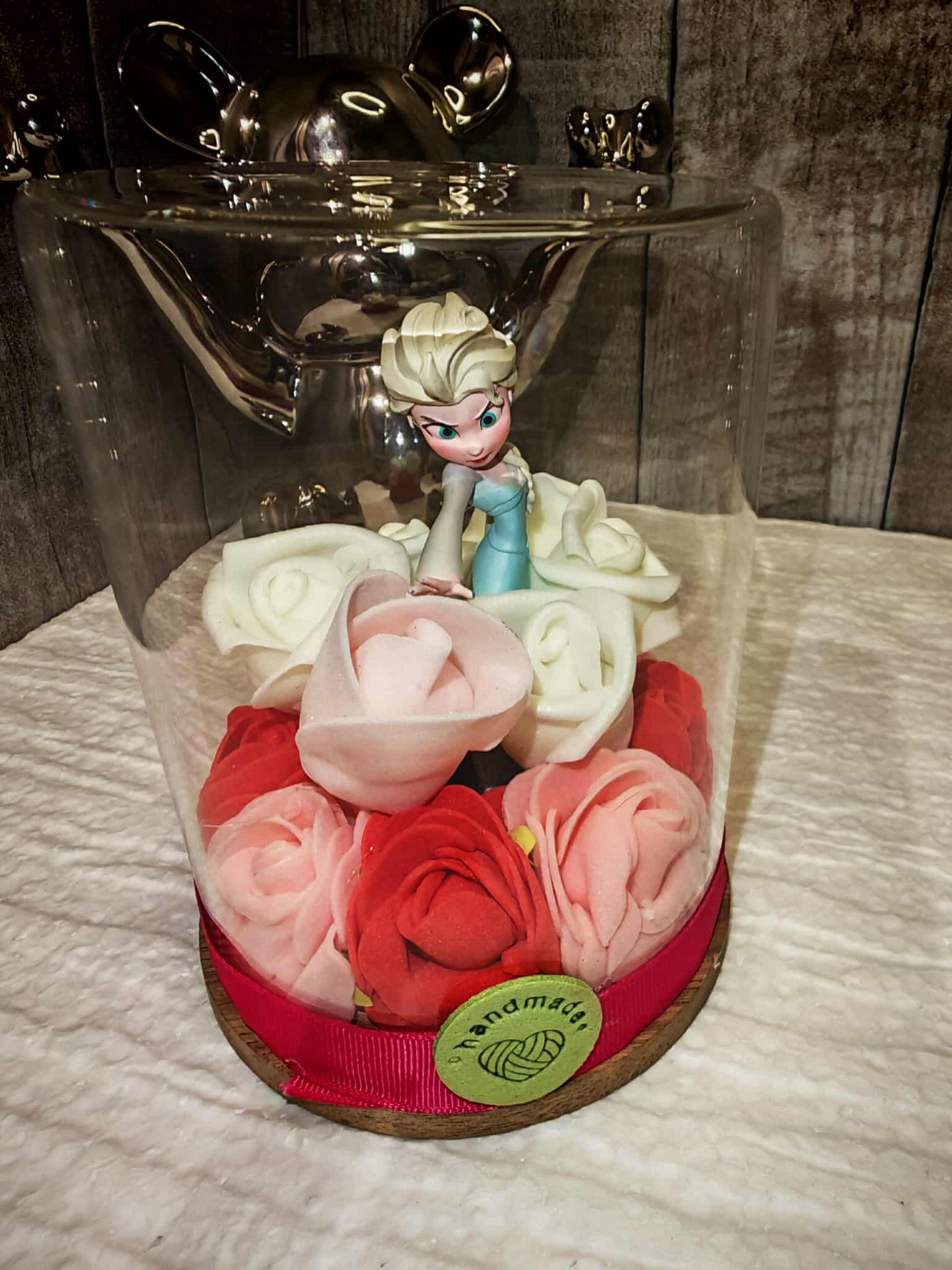 Cloche en verre artisanale – “Reine des Neiges &amp; Roses éternelles”
