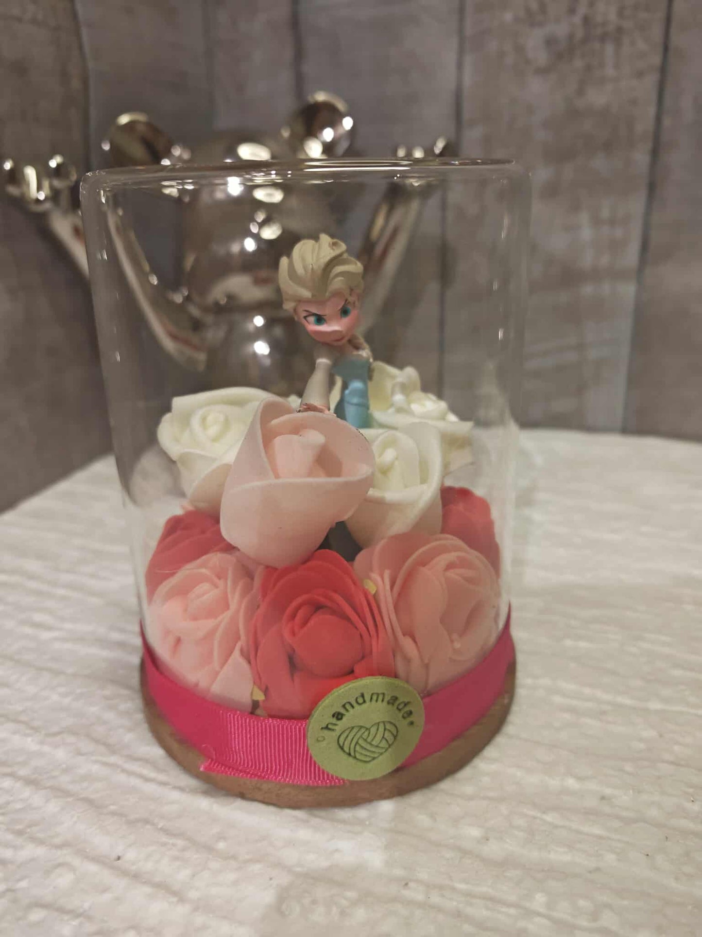 Cloche en verre artisanale – “Reine des Neiges &amp; Roses éternelles”