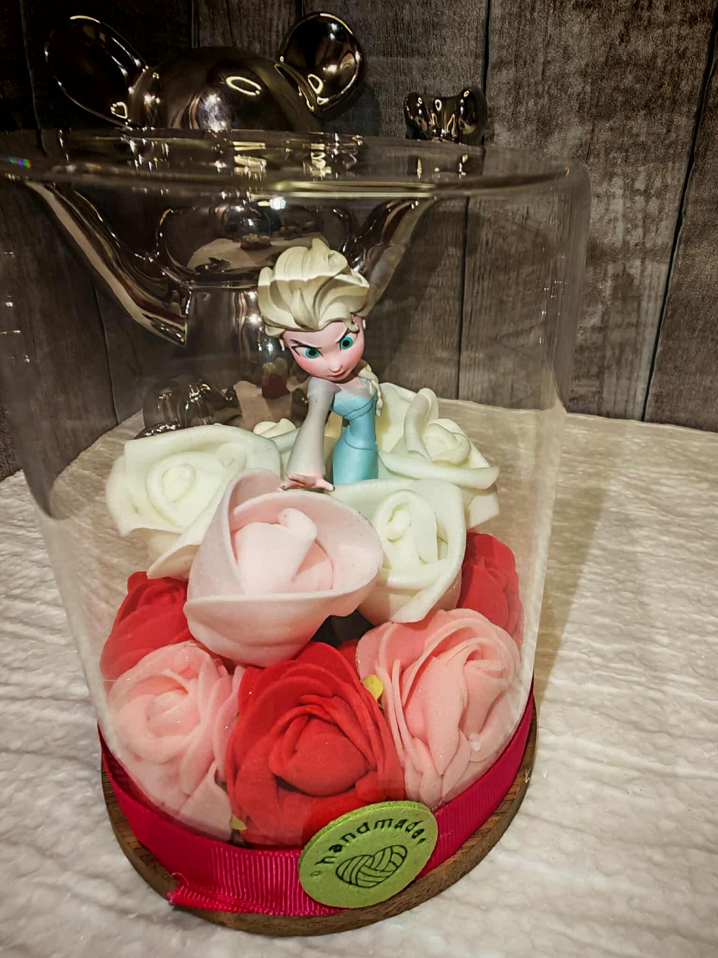 Cloche en verre artisanale – “Reine des Neiges &amp; Roses éternelles”