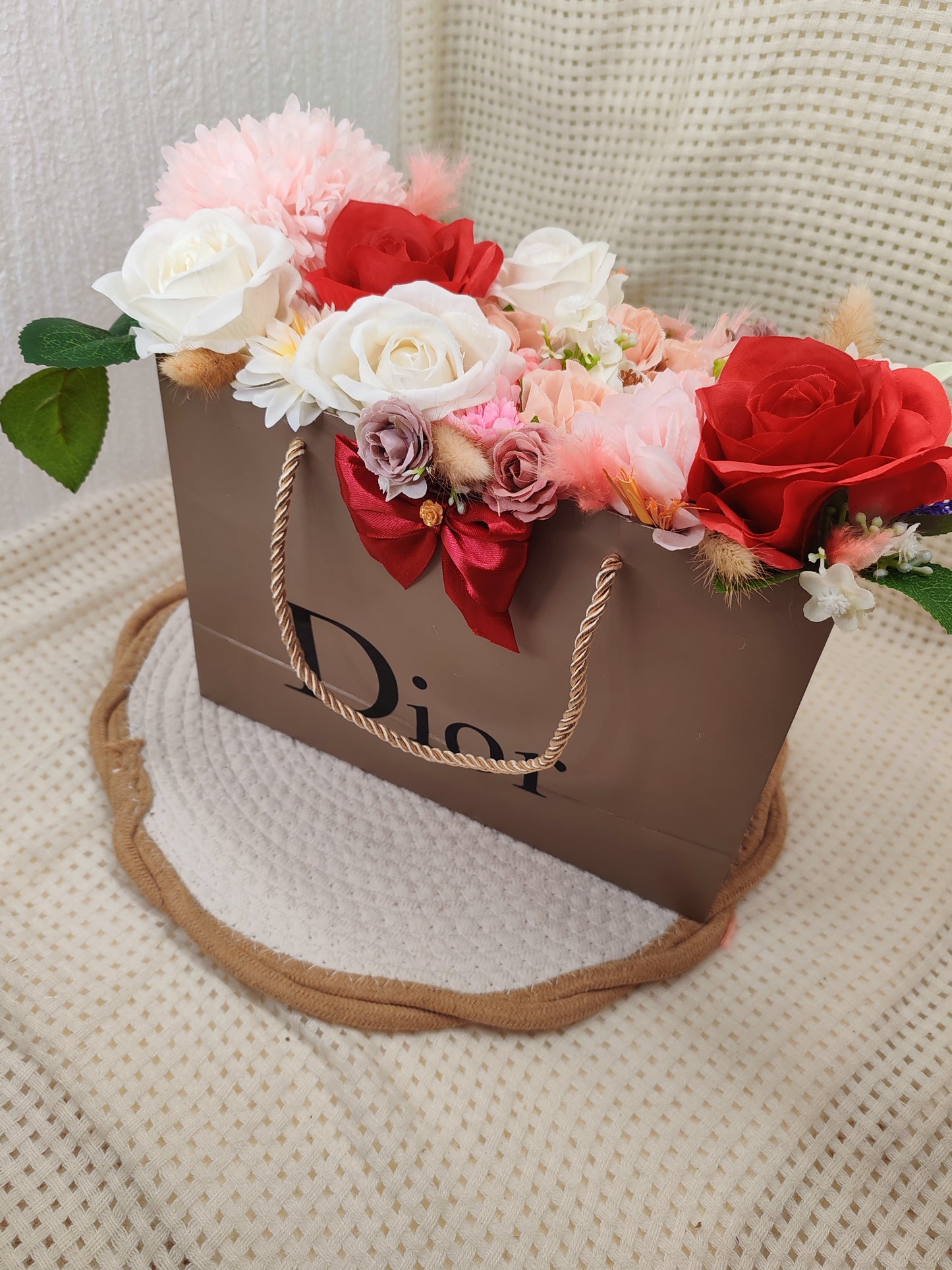 👜✨ Élégance florale dans un sac ✨🌸