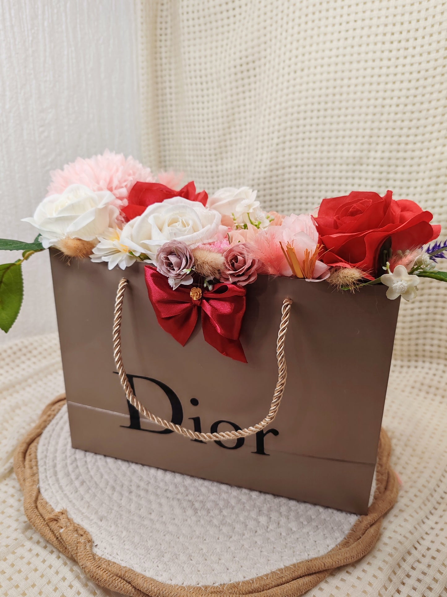 👜✨ Élégance florale dans un sac ✨🌸