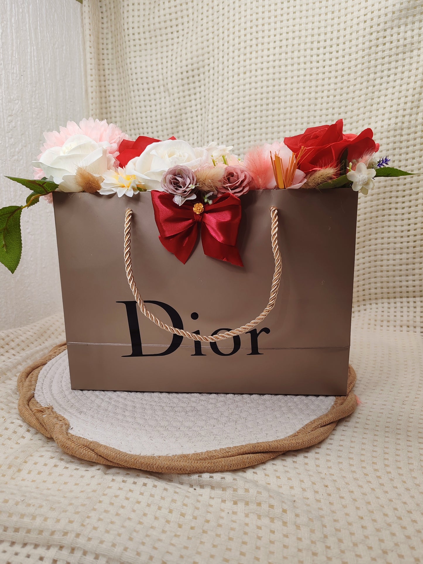 👜✨ Élégance florale dans un sac ✨🌸