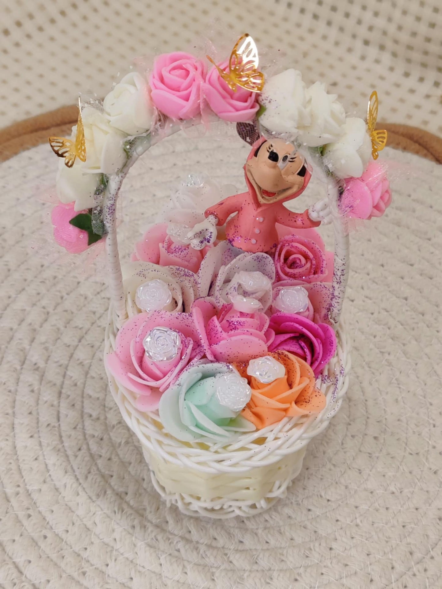 🌹✨ Petit panier fleuri artisanal – Élégance en miniature ✨🌹