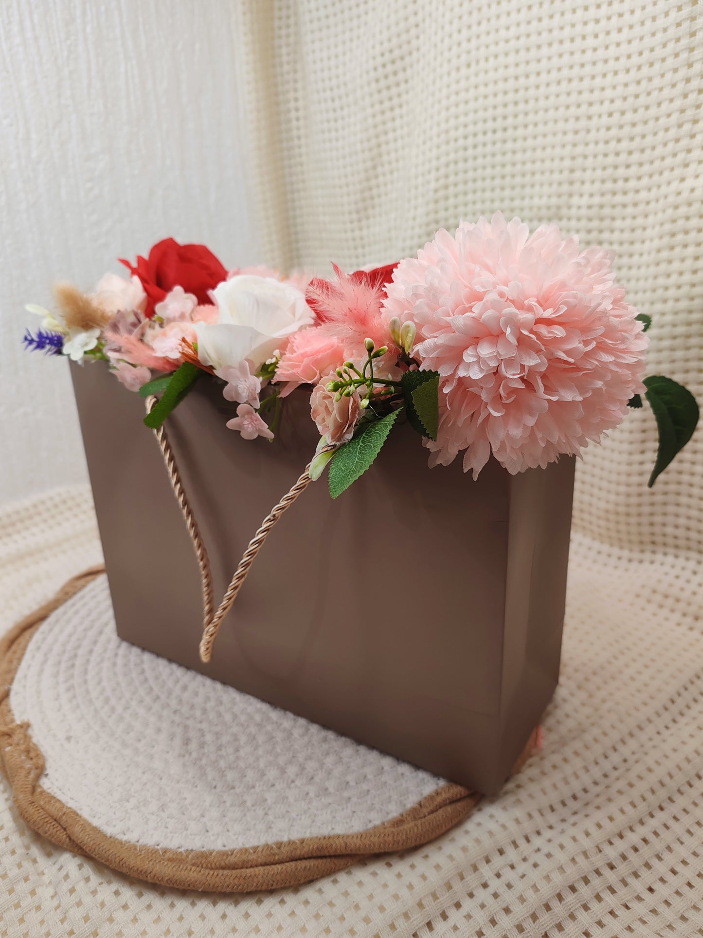 👜✨ Élégance florale dans un sac ✨🌸