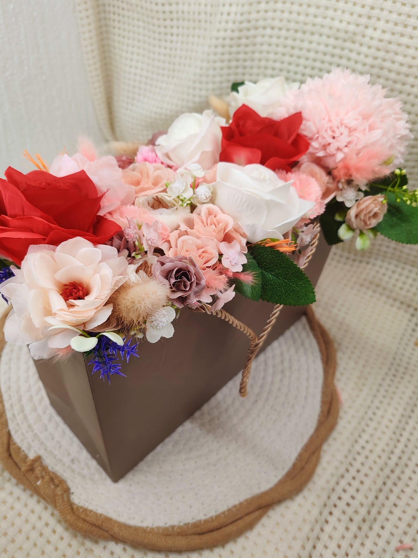 👜✨ Élégance florale dans un sac ✨🌸