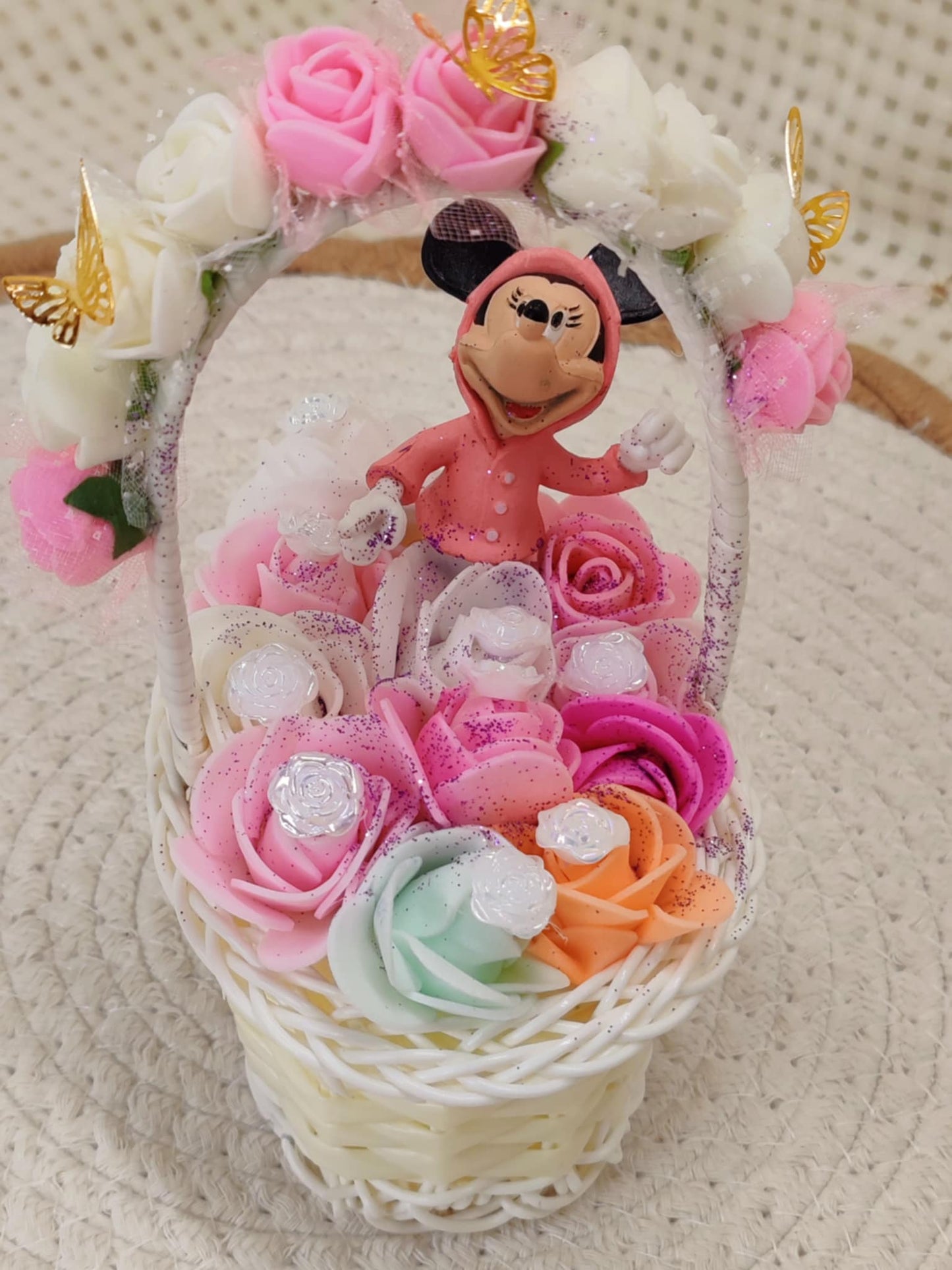 🌹✨ Petit panier fleuri artisanal – Élégance en miniature ✨🌹