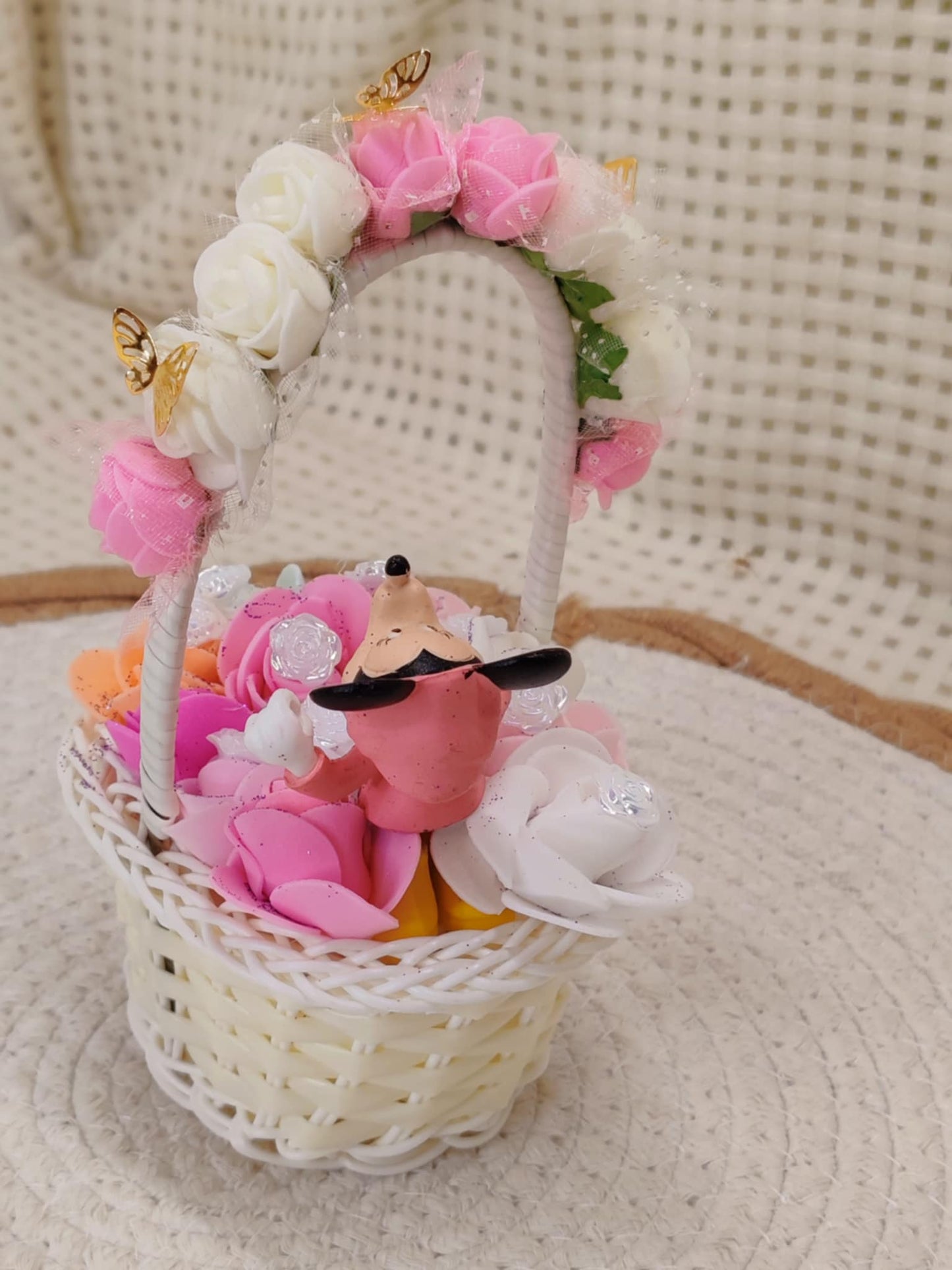 🌹✨ Petit panier fleuri artisanal – Élégance en miniature ✨🌹