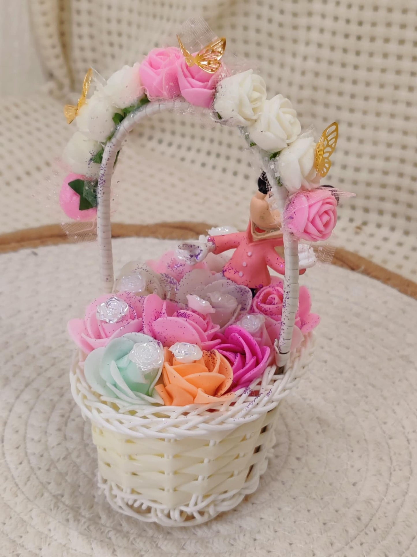 🌹✨ Petit panier fleuri artisanal – Élégance en miniature ✨🌹