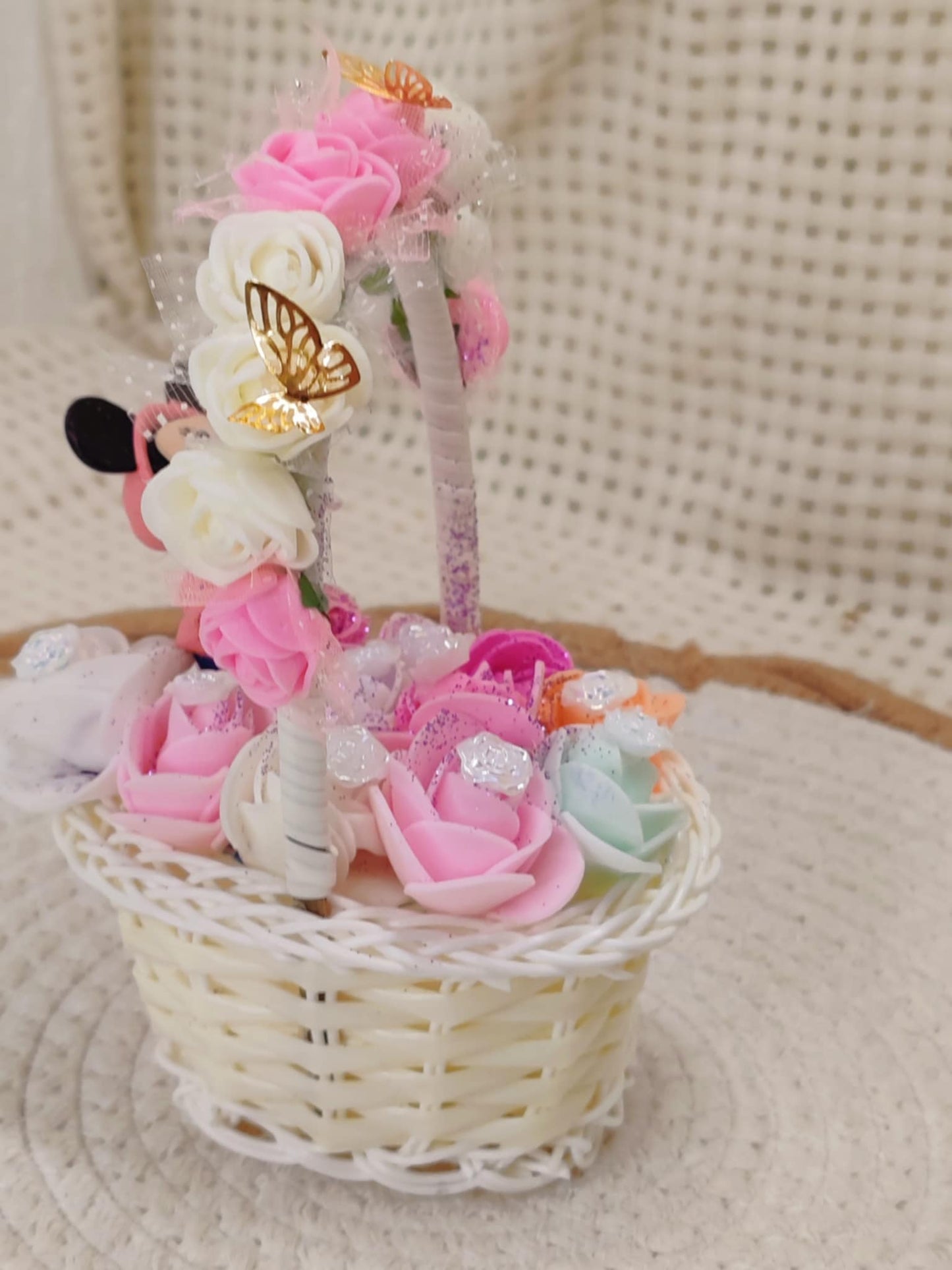 🌹✨ Petit panier fleuri artisanal – Élégance en miniature ✨🌹