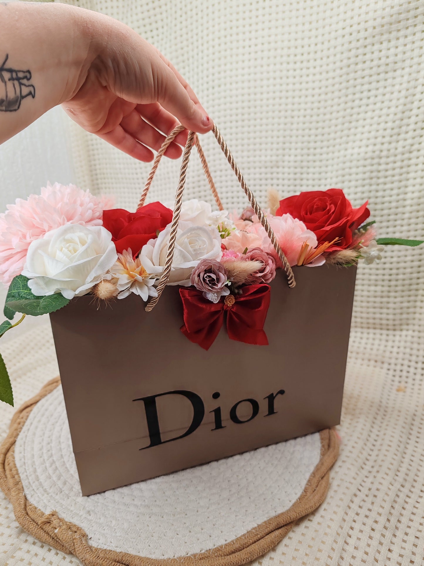 👜✨ Élégance florale dans un sac ✨🌸