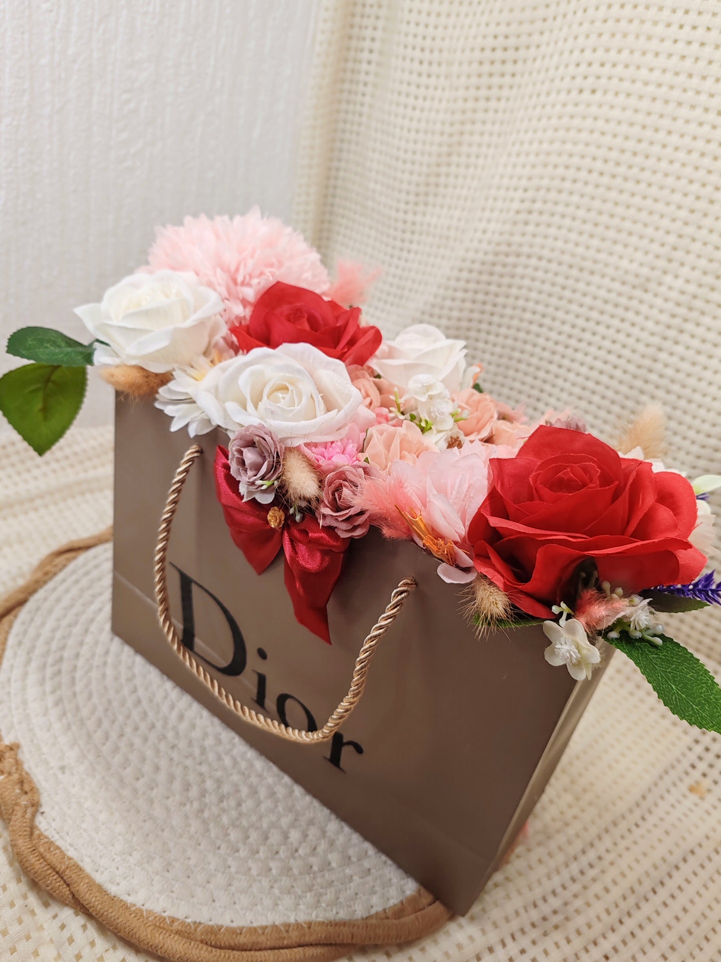 👜✨ Élégance florale dans un sac ✨🌸