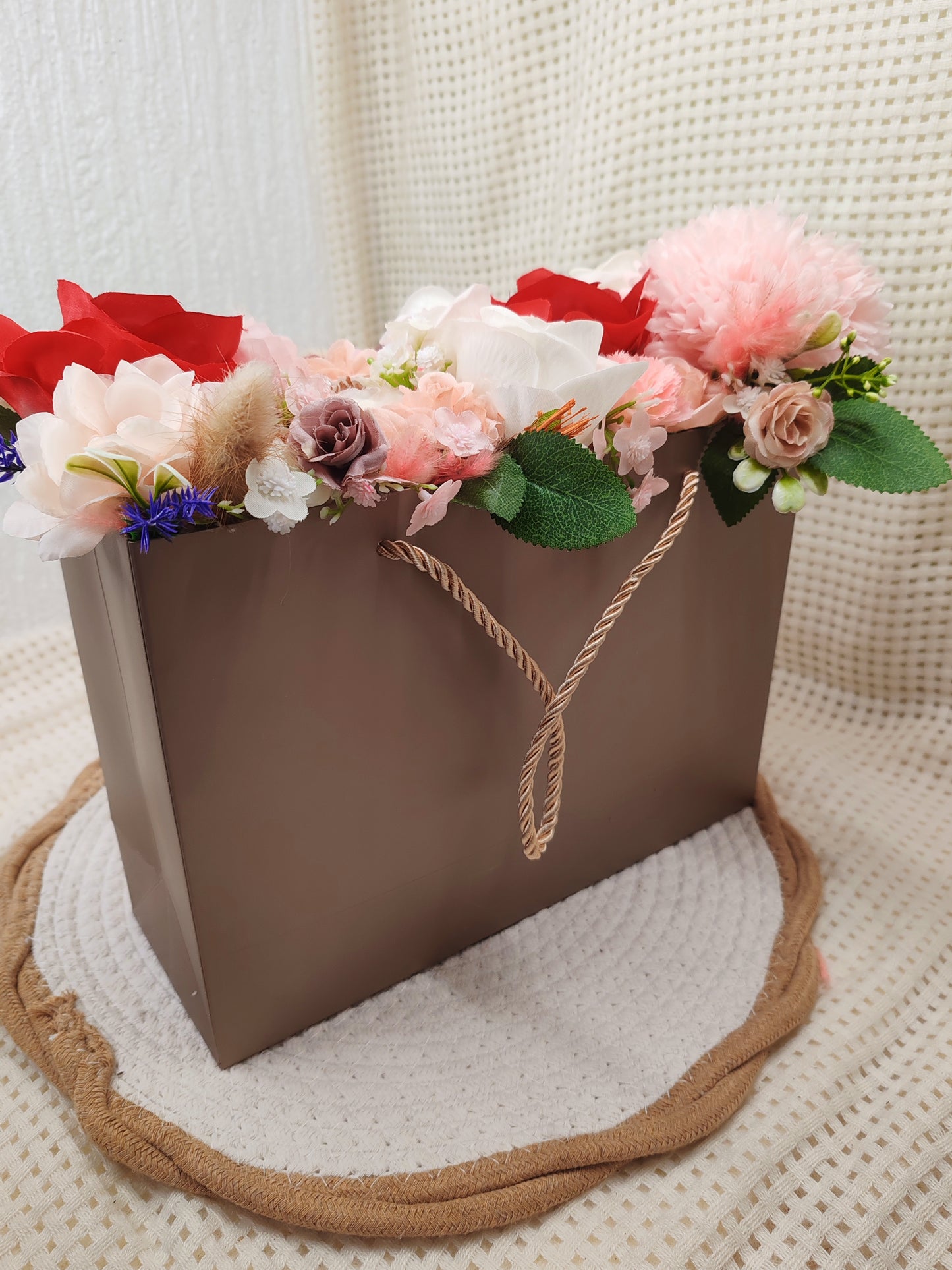 👜✨ Élégance florale dans un sac ✨🌸