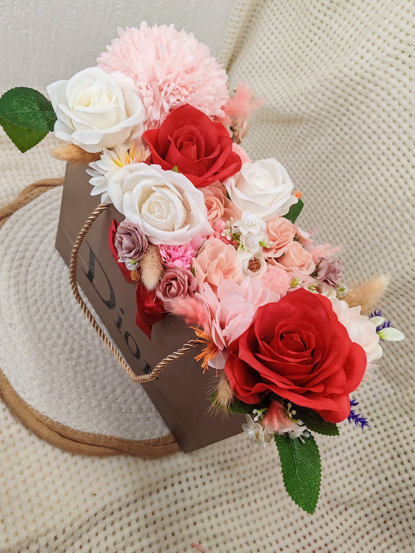 👜✨ Élégance florale dans un sac ✨🌸