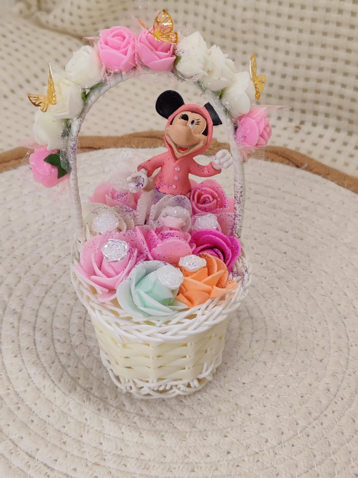 🌹✨ Petit panier fleuri artisanal – Élégance en miniature ✨🌹