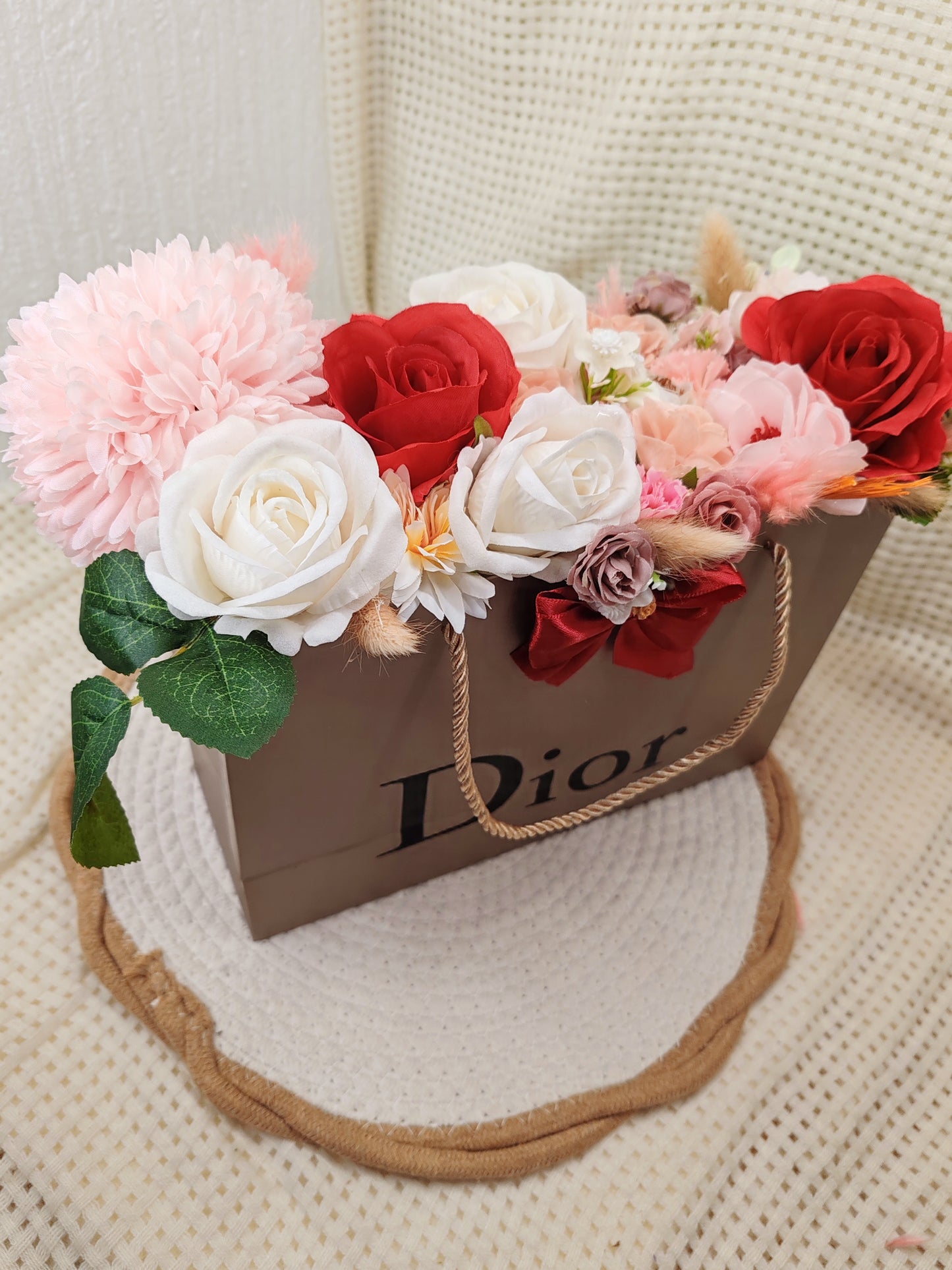 👜✨ Élégance florale dans un sac ✨🌸