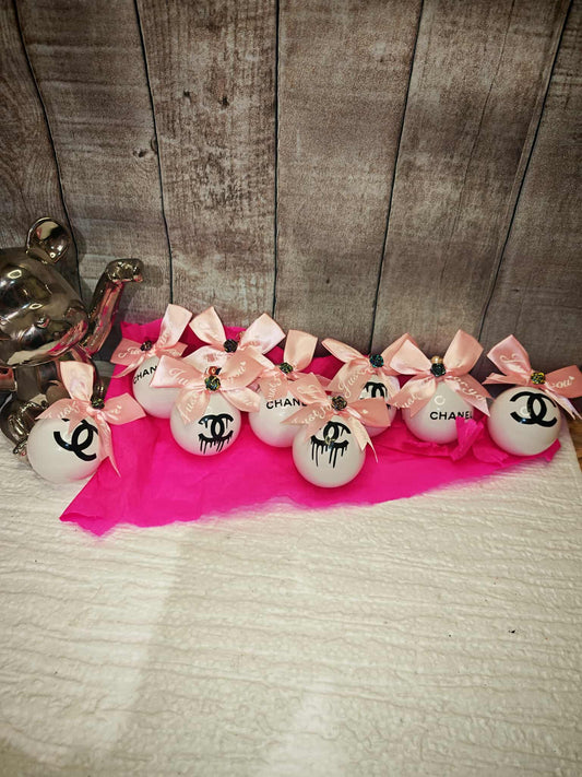 Lots de 9 boules de Noël design d une grande marque