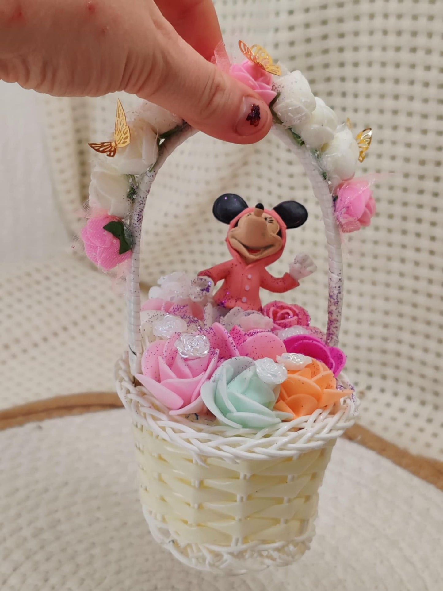 🌹✨ Petit panier fleuri artisanal – Élégance en miniature ✨🌹